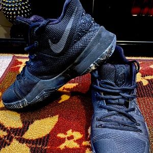 7 Youth boy Kyrie sneakers